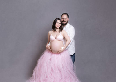 mum having a pregnancy shoot before her baby is born